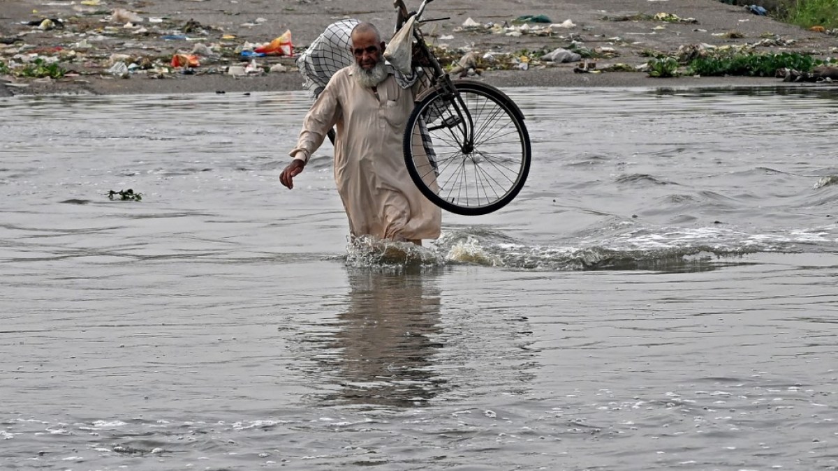 At least 21 killed in Pakistan torrential rain, flooding | Floods News