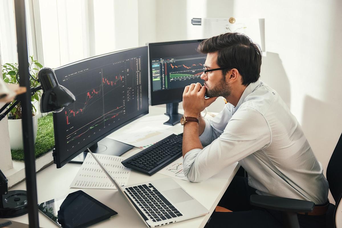 1 Reason to Buy This Beaten-Down Artificial Intelligence (AI) Stock, and 2 Reasons to Sell