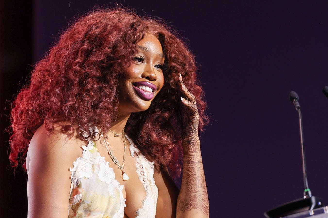 SZA Makes History and Matches Country’s Biggest Hitmaker