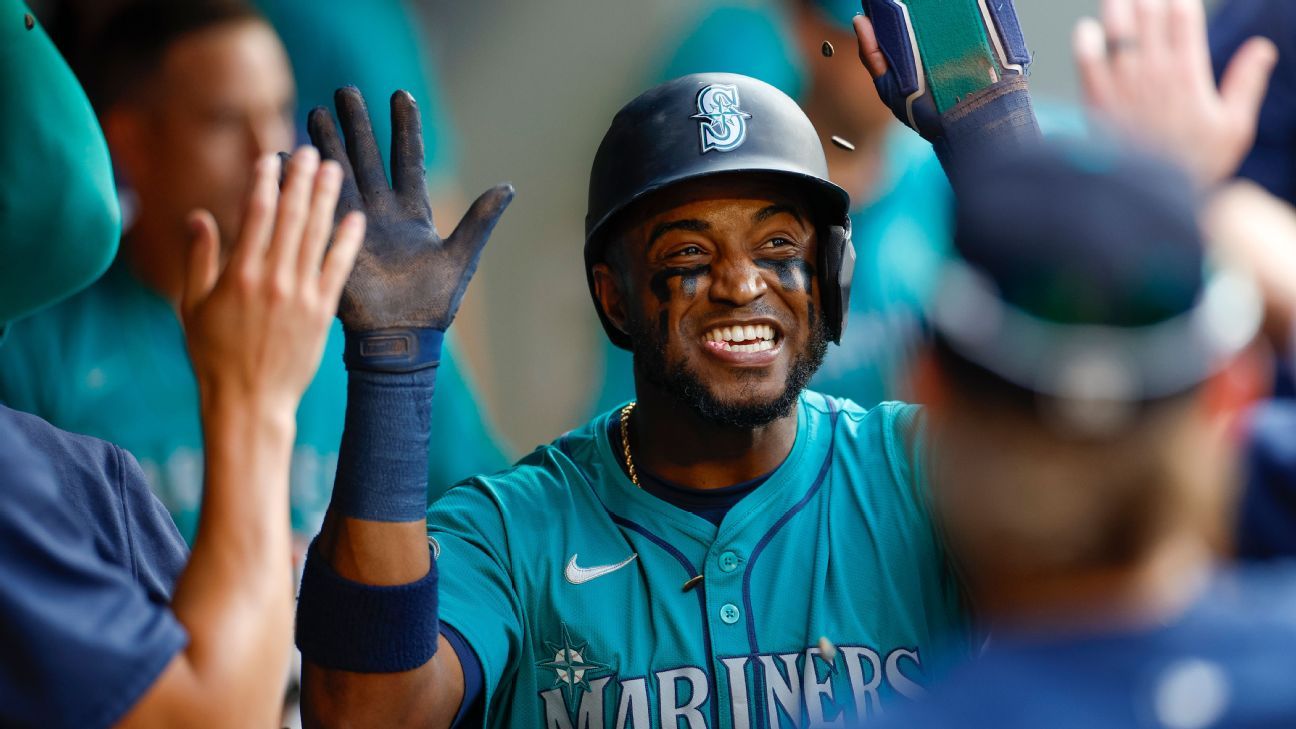 Mariners activate Victor Robles, designated Dylan Moore