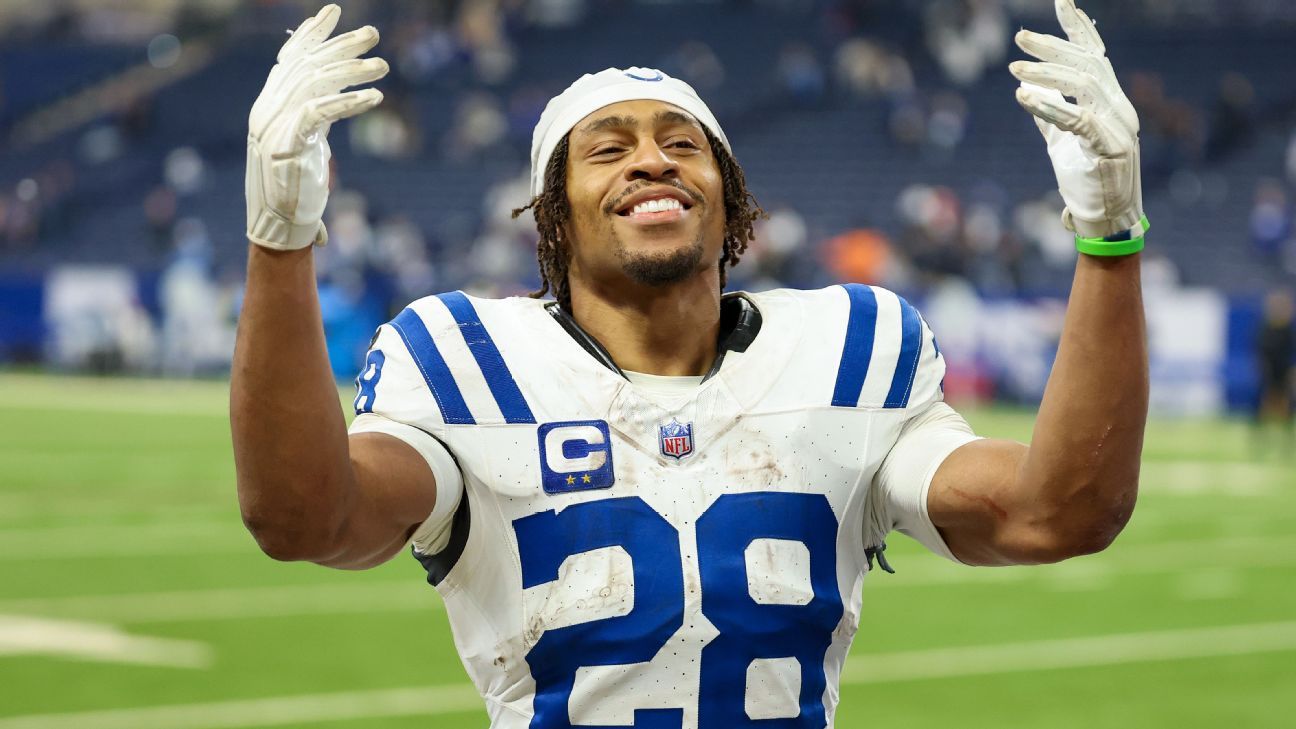 2025 fantasy football mock draft - Jonathan Taylor early in second round, QB value late
