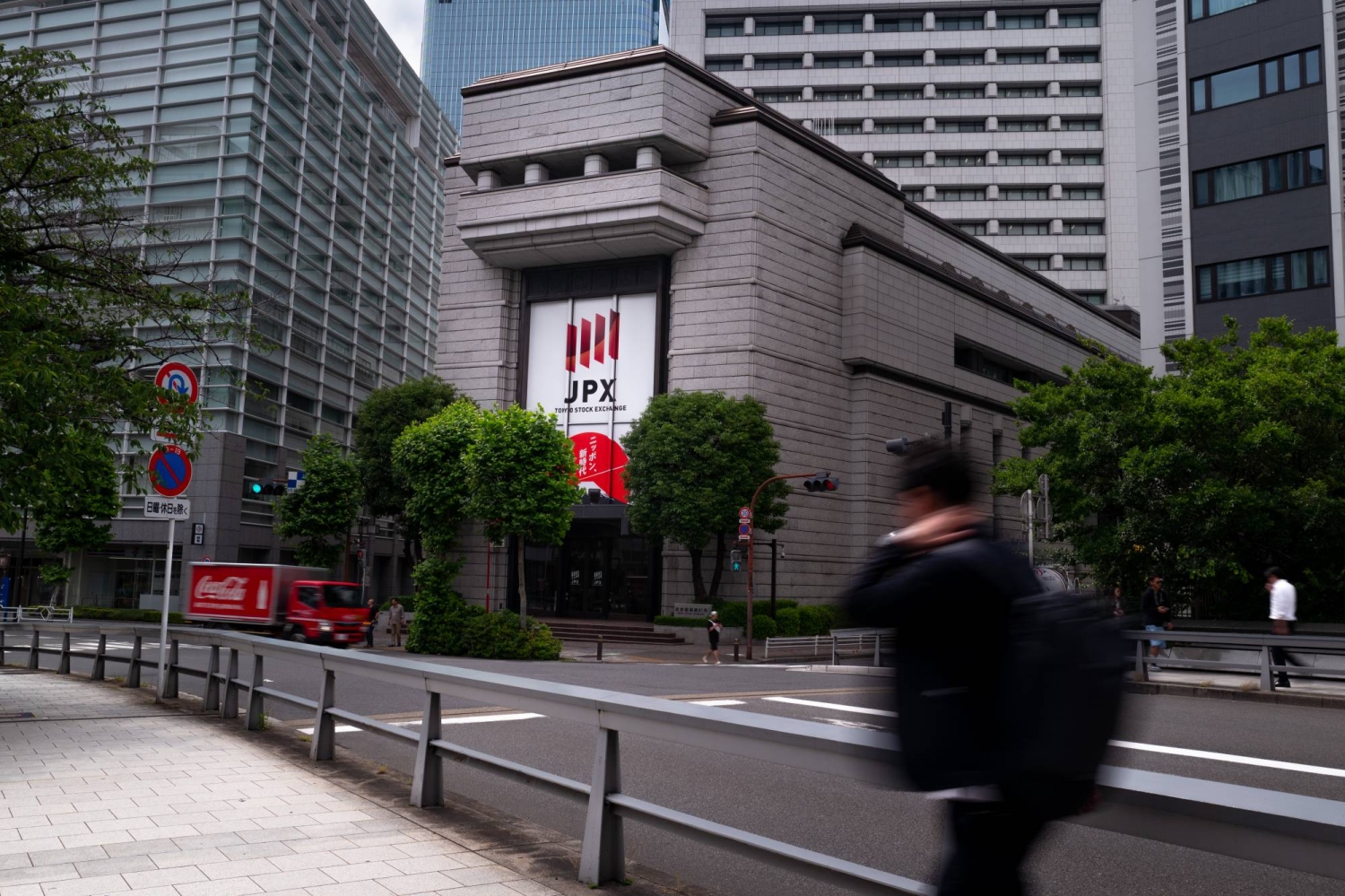 Tokyo stocks hit a fourth all-time high in six trading days