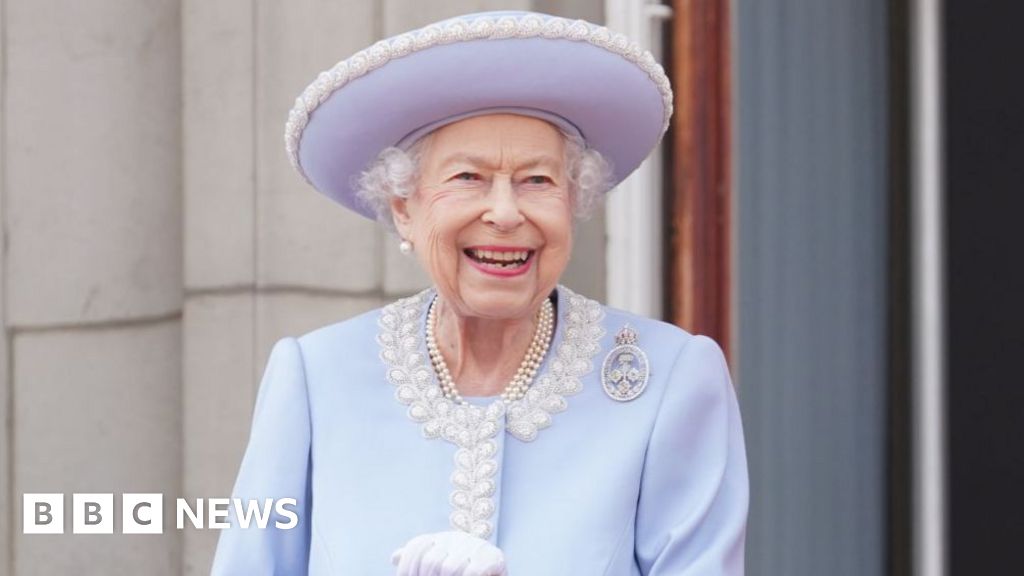 Final £1 coins bearing face of late Queen Elizabeth II enter circulation