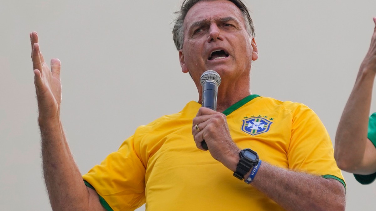 Brazil’s ex-President Bolsonaro planned asylum in Argentina, police say | Politics News