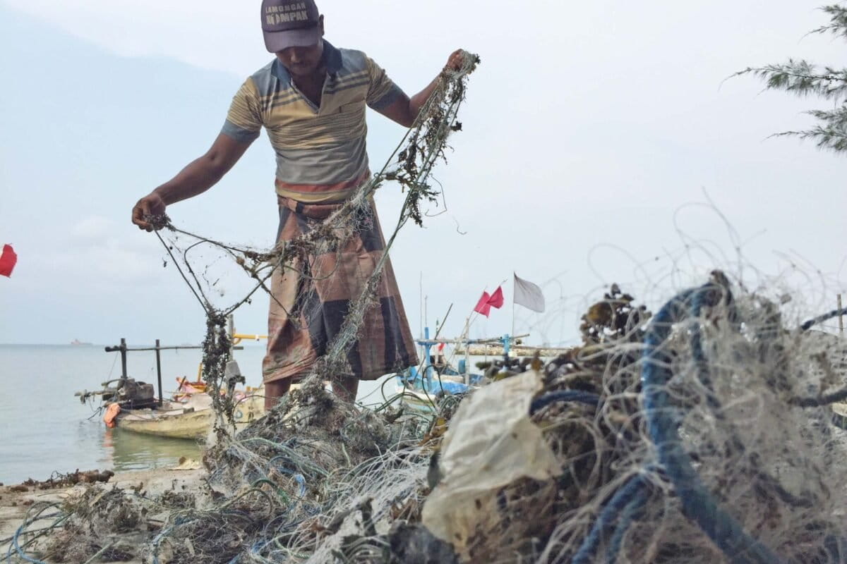 New coalition focuses on ‘reuse’ to tackle top polluter Indonesia’s plastic waste problem