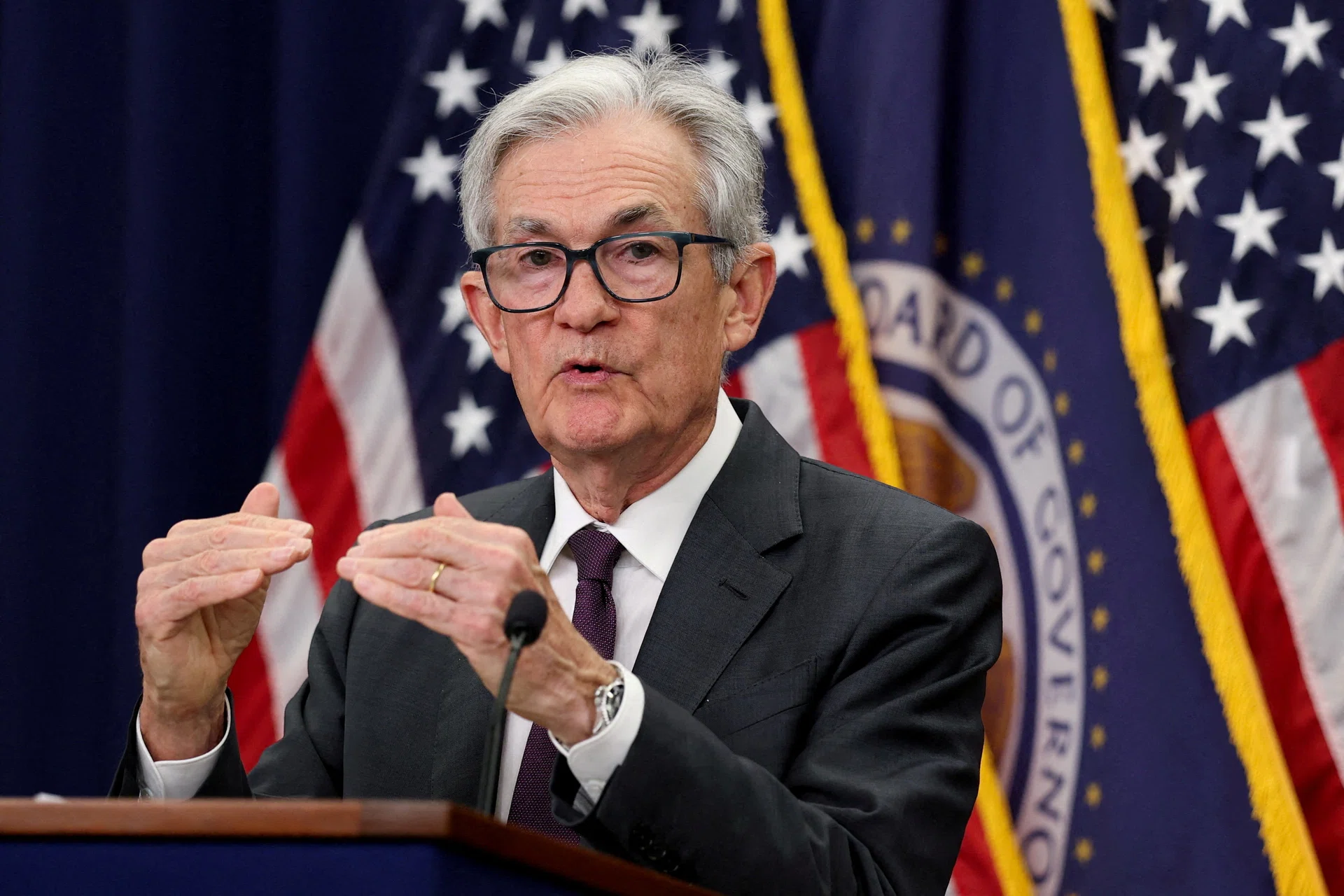 US inflation to edge up as Powell shifts on job market