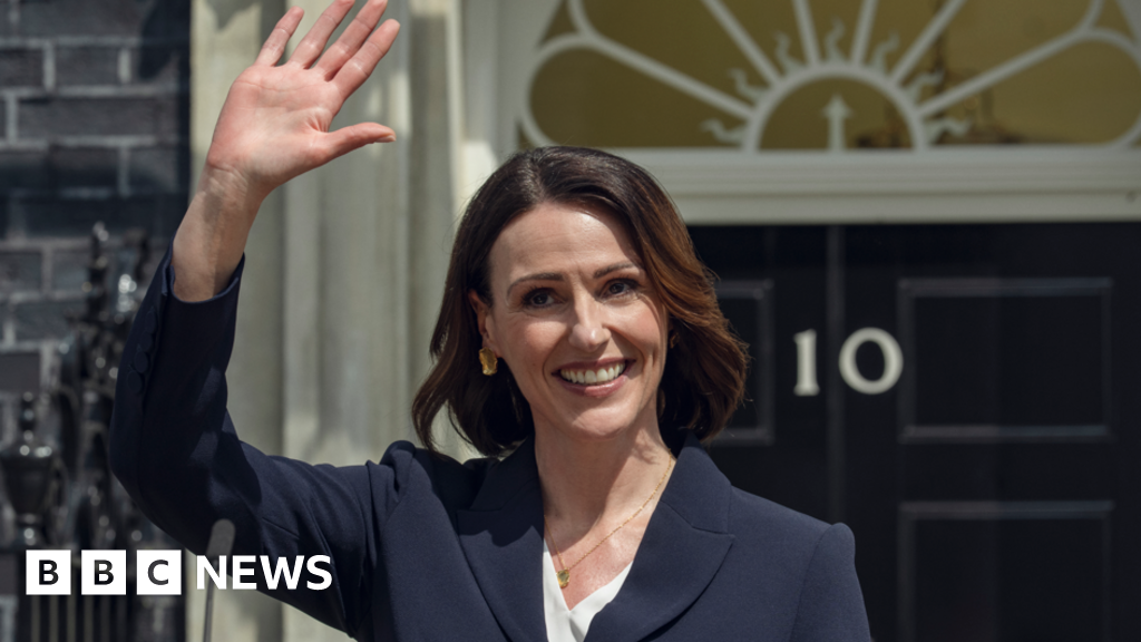'Playing the Prime Minister 'changes your perception' of politics' says Suranne Jones