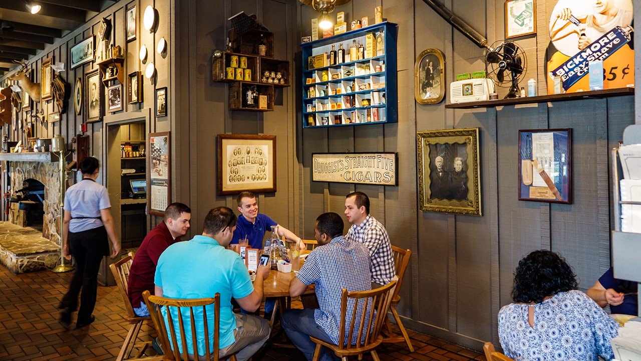 cracker barrel customers at table