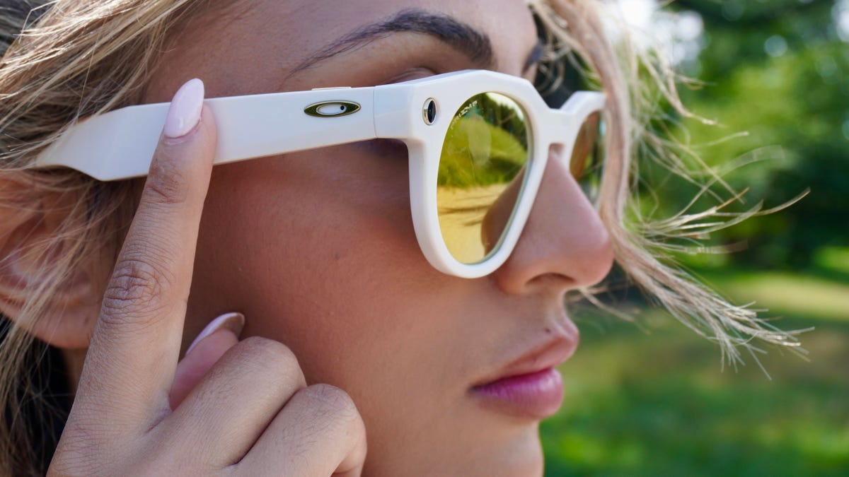 Oakley Meta preorders open up, and you can get the AI glasses next week