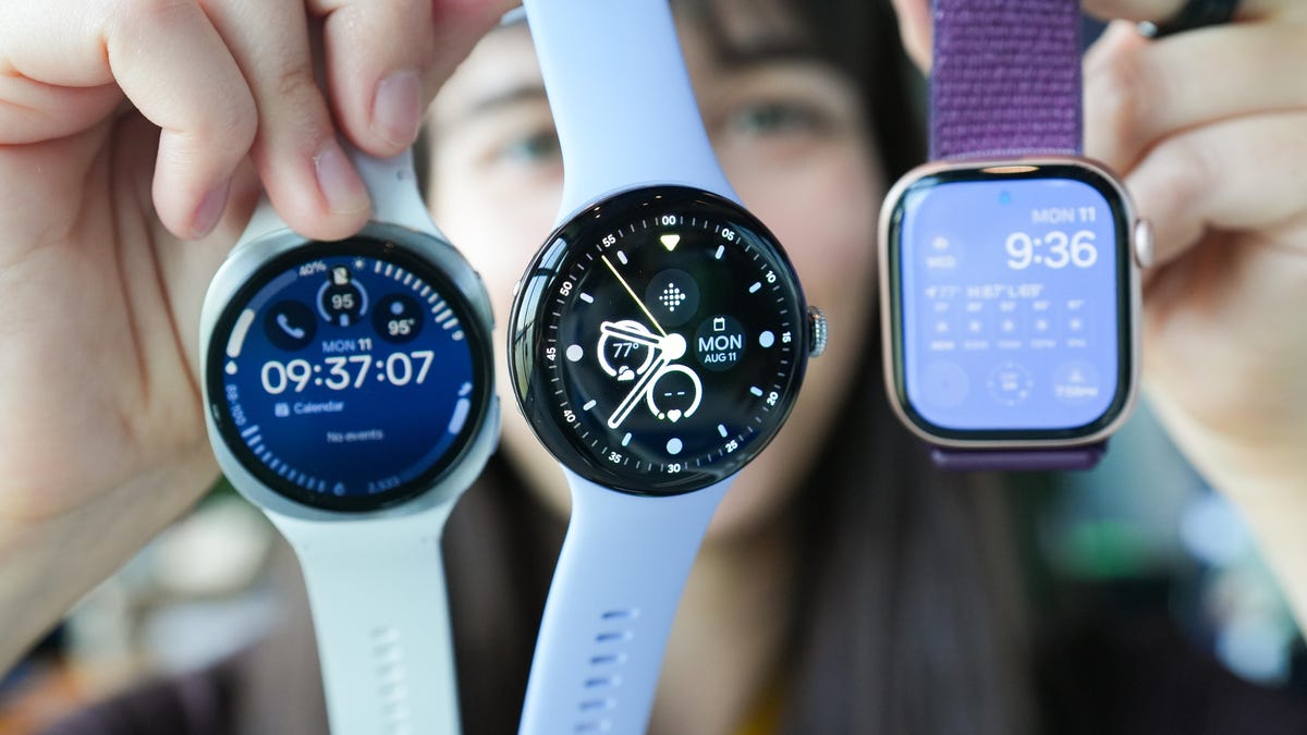 I compared flagship smartwatches from Google and Apple: Here's the clear winner