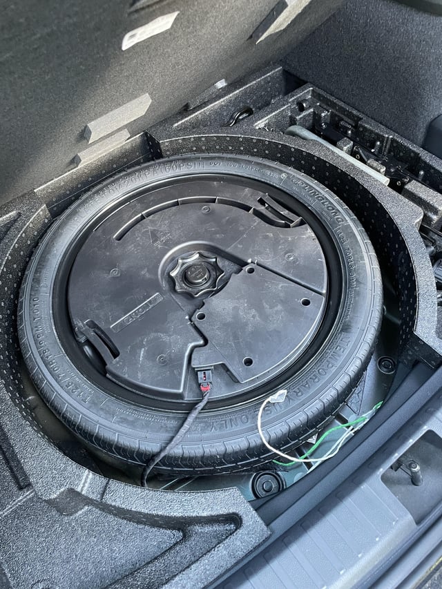 Heute habe ich meinen Skoda Karoq beim Händler abgeholt. Siehe da LingLong Reifen sind montiert. Gilt aus für den Ersatzreifen.