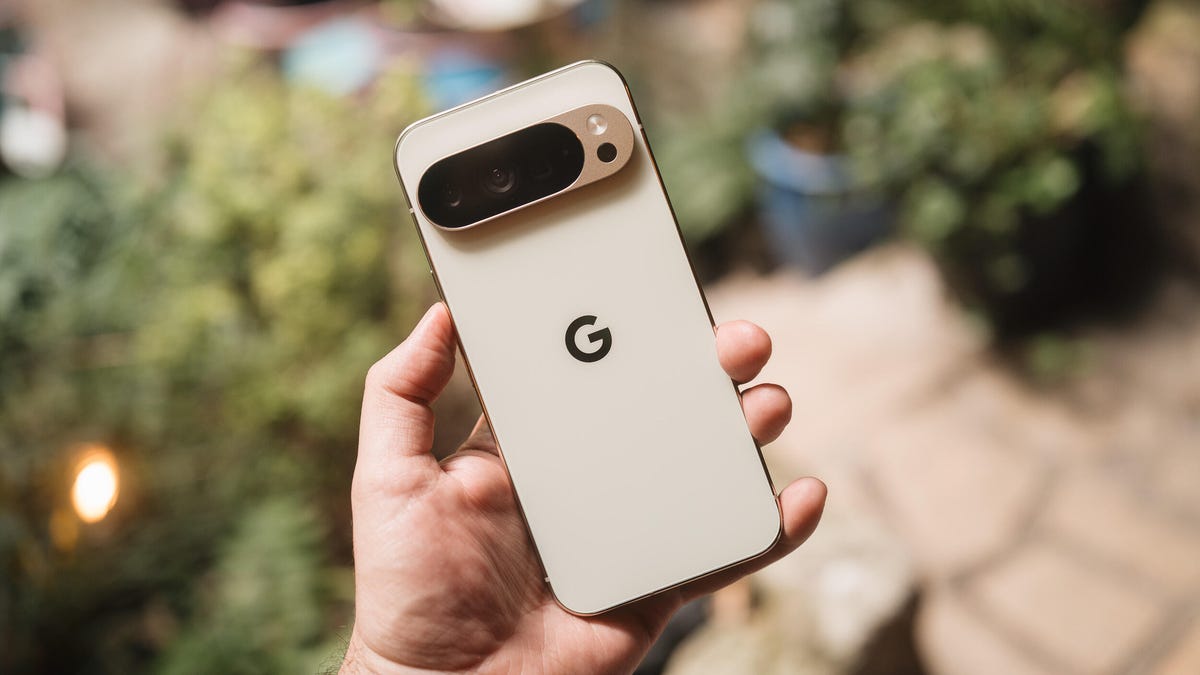 I Roamed the Streets of Paris With the New Pixel 10 Pro XL and It Was Magnifique
