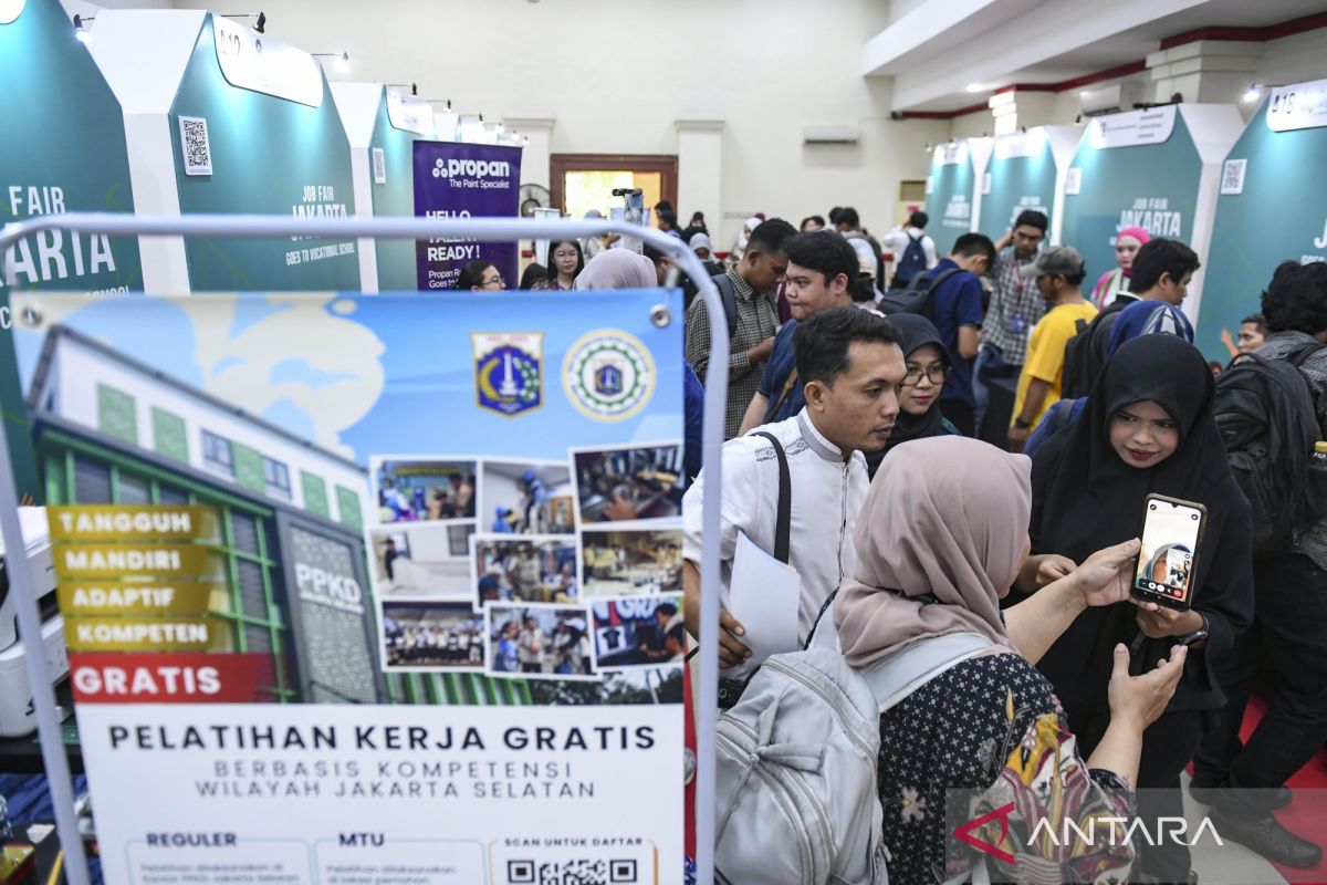 Jakarta Governor encourages unemployed to work abroad