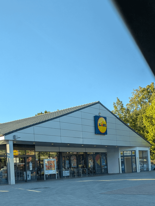 Was ist unter dem Dach dieser Lidl-Filialen? Wird das überhaupt genutzt?