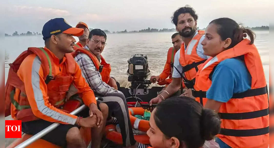 Punjab floods: Indian hockey stars take part in relief, rescue operations in flood-hit areas | Hockey News