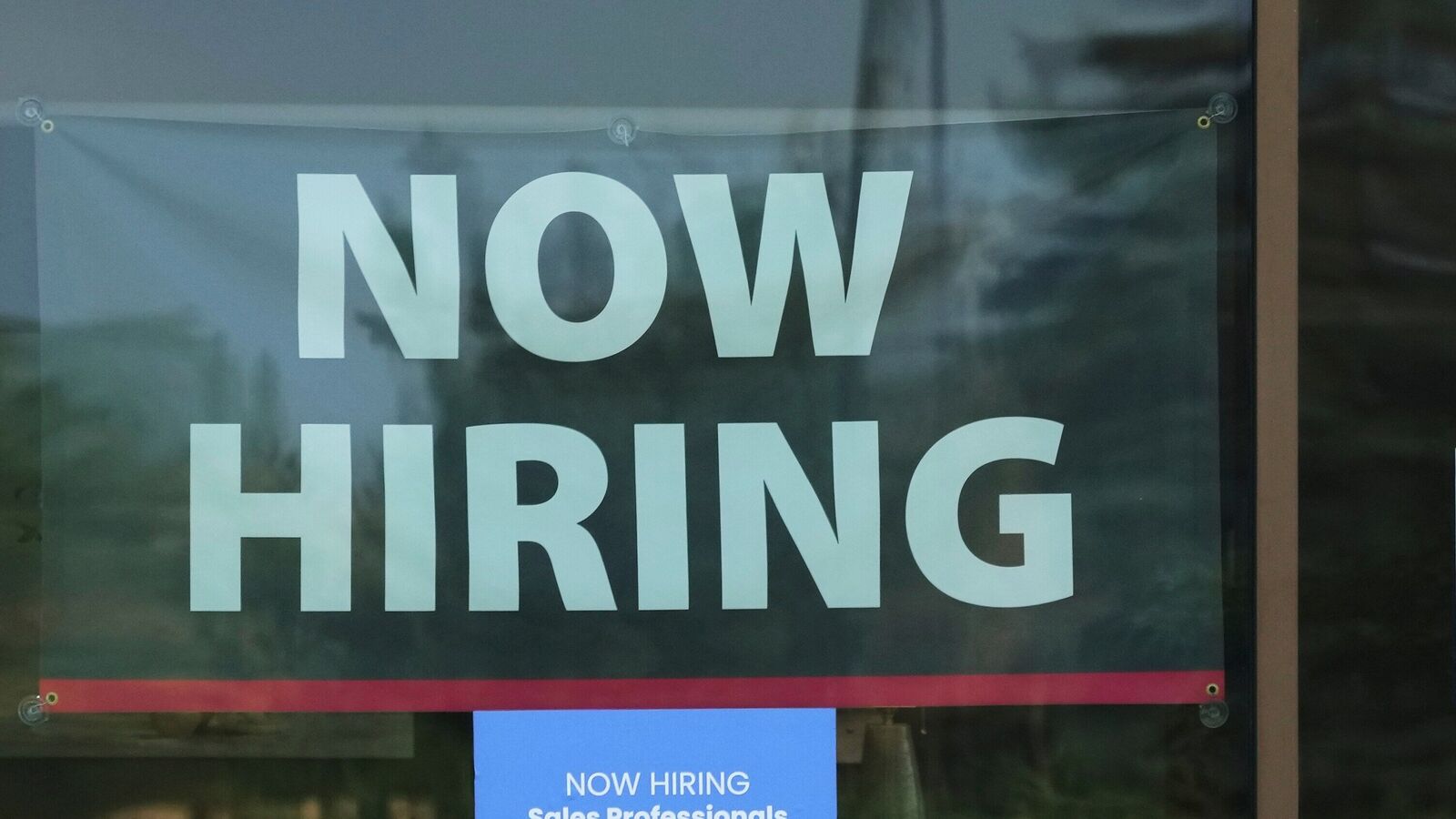 US job openings fall in July to lowest in 10 months, layoffs rise