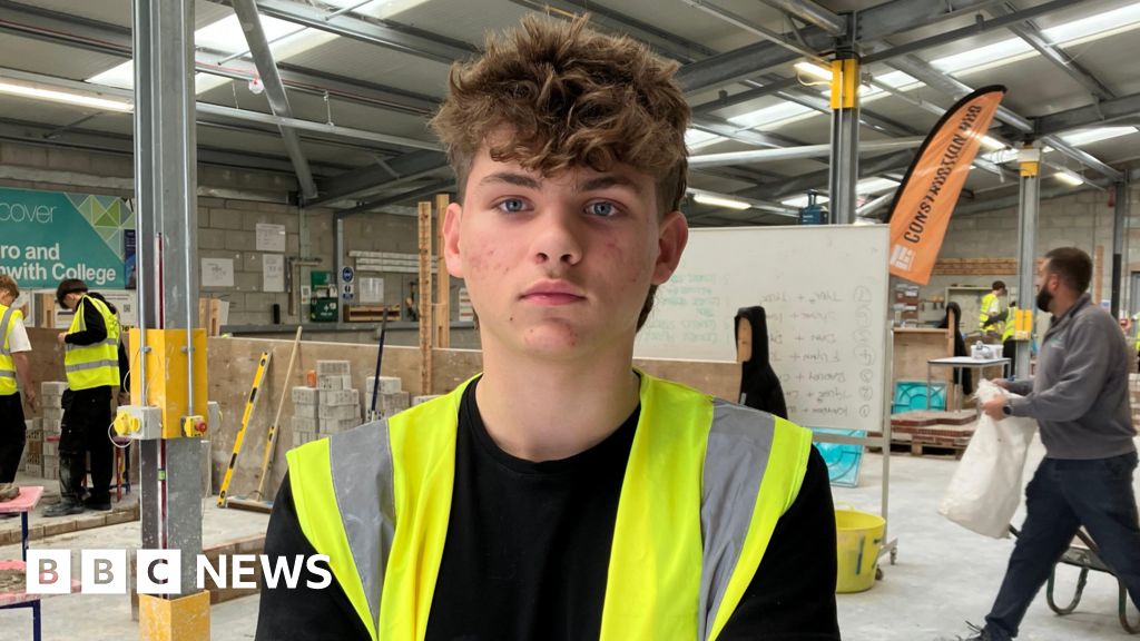 'Huge' demand for construction industry courses - BBC