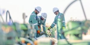 600 jobs available in the private sector